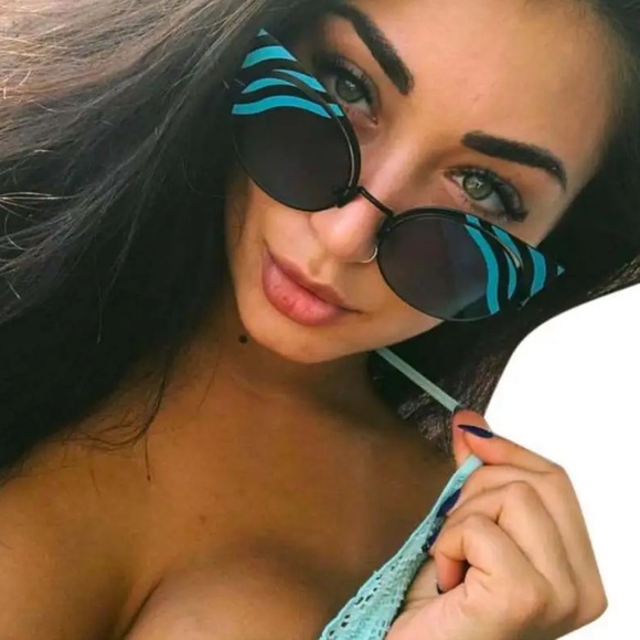 $695 Fendi Cutout Cat Eye Sunglasses Blue + Black Bold Stripes Italy Case NWT - Picture 5 of 16